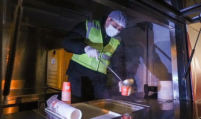 Soğuk Havada Sıcak Çorba Desteği: Maltepe’de İkramlar Metro ve Marmaray Çıkışlarında