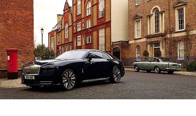 Spectre’nin Yükselişi: Geleceğin Klasikleri Arasında Parlayan Bir Rolls-Royce