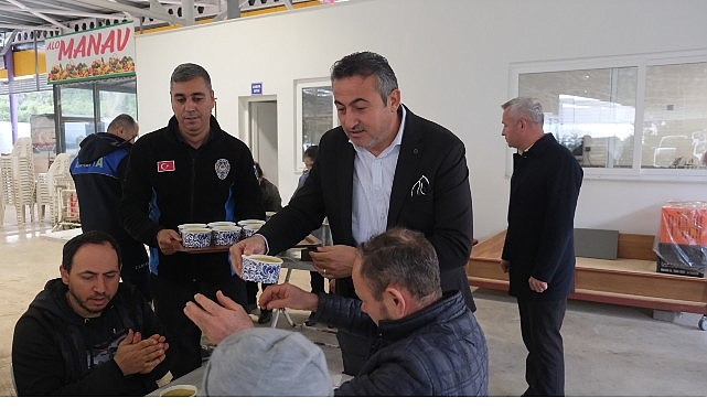 Tekirova Kapalı Pazarında Çorba İkramı: Başkan Topaloğlu Esnafla Buluştu