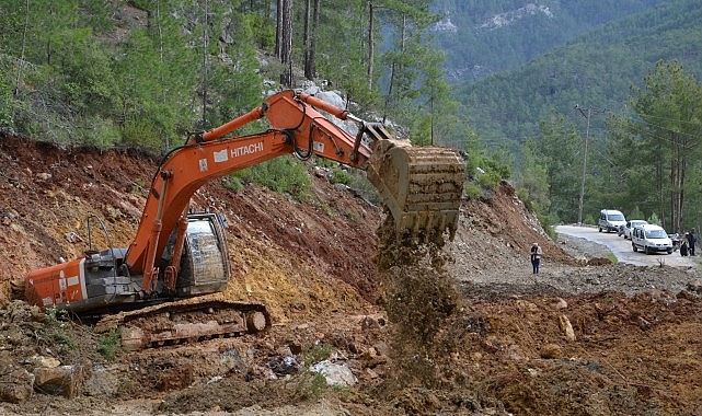Alanya’da Yağış Sonrası Yol Durumları ve Ekiplerin Yoğun Çalışması