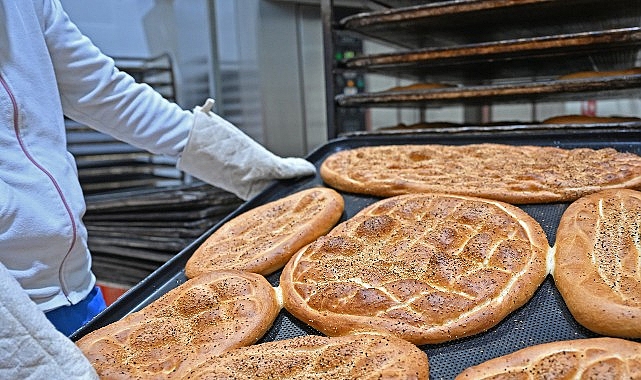 Antalya’da Ramazan Pidesi Halk Ekmek Fabrikasında, Uygun Fiyatla Vatandaşlarla Buluşuyor