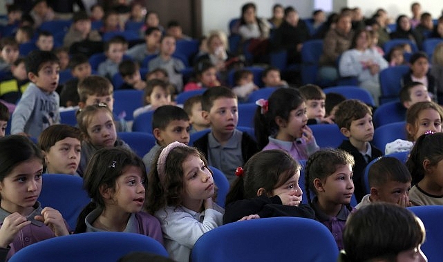 Aydın’da Çocuklar İçin Müzik ve Tiyatro Dolu Günler: Müzisyenler Çetesi İlçelerde Sahnede