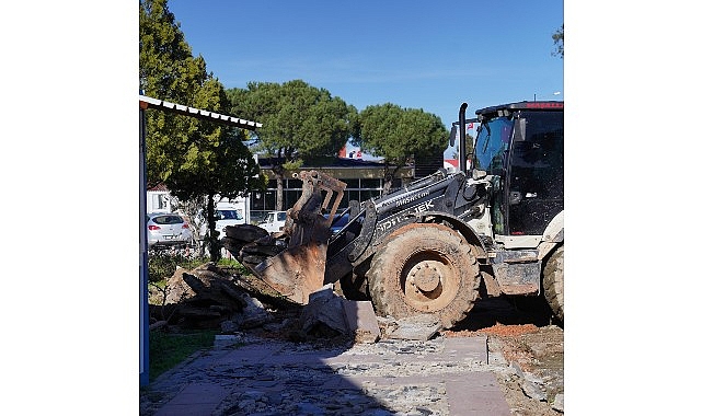 Ayvalık Deniz Hudut Kapısı Yakınında Yeni Meydan Düzenlemesiyle Şehir Kimliği Güçlendiriliyor