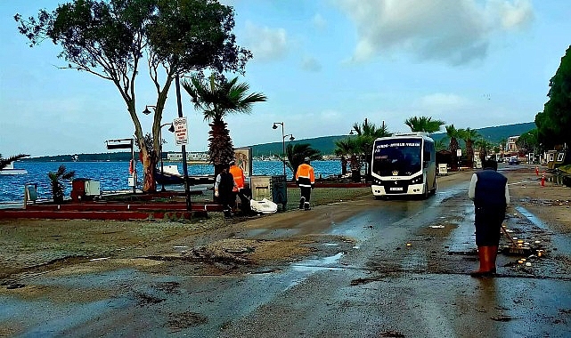 Ayvalık’ta Kuvvetli Lodos ve Yağış Sonrası Müdahaleler: Ekipler Sahada Anlık Bilgi Paylaşıyor