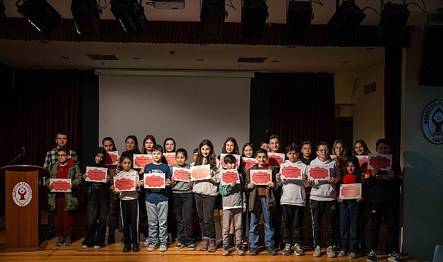 Bornova’da Bilim Kulüpleri ve Kış Kampı ile Öğrenciler İçin Katılım Belgesi Töreni