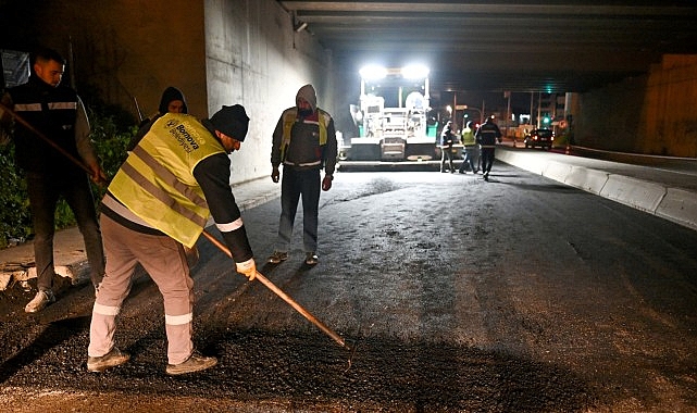 Bornova’da Gece Çalışmalarıyla Yol Güvenliği ve Konforu Artırılıyor