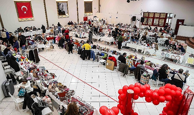 Buca’da Sevgililer Günü Hediyelik Eşya Pazarı: Kadın Emekleri ve Dayanışmanın Buluşması