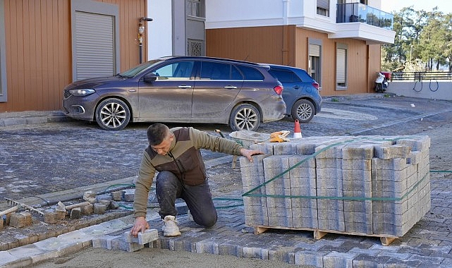 Burhaniye’de Fen İşleri’nden Çok Yönlü Altyapı ve Yapılandırma Çalışmaları
