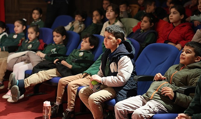 Çocuklar İçin Müzisyenler Çetesi İlçelerde Sahnelenmeye Devam Ediyor