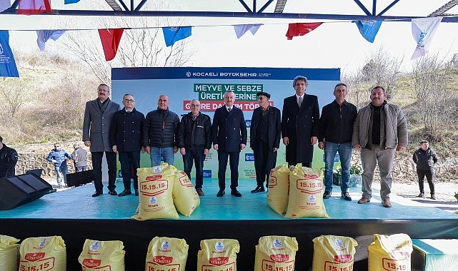 Eşme’de Gübre Dağıtım Töreni: 5 Bini Aşan Çiftçiye 1.850 Ton Destekle Tarımsal Üretim Güçleniyor