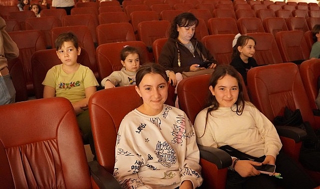 İznik Belediyesi: Atık Pillerle Tiyatro Biletleri, Doğa ve Çocuklar İçin Bir Adım