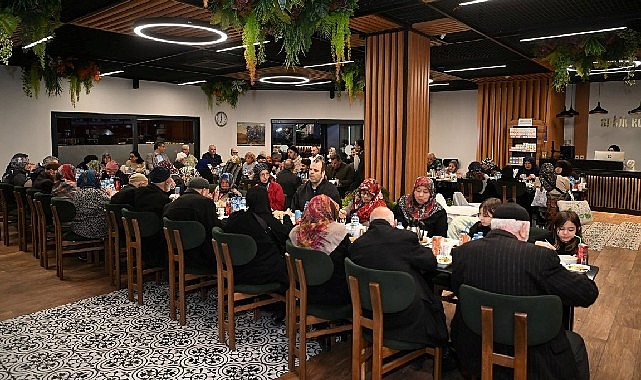 Kartepe’de İftar: Başkan Kocaman ve Eşiyle Yaşlılarımızla Ramazan Bereketi