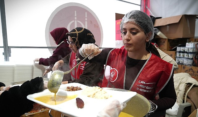 Keçiören’de Ramazan Dayanışması: 15 Noktada İftar Sofraları ve Kumanya Dağıtımları