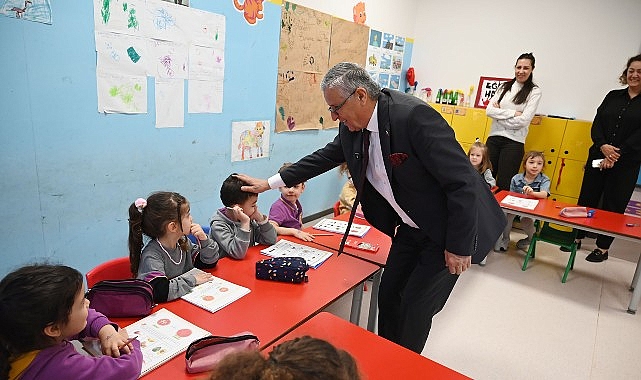 Kemer Belediye Başkanı Necati Topaloğlu’nun Uğur Okulları Kemer’de Kitap Seferi