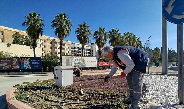 Kemer’de Park ve Bahçeler Ekiplerinden Mevsim Çiçek Desteği ve Üretim Verileri