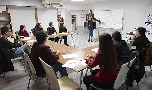Konak Gençlik Merkezi: Ücretsiz Çay-Kahve ve Aktivitelerle Gençlere Özel Alan