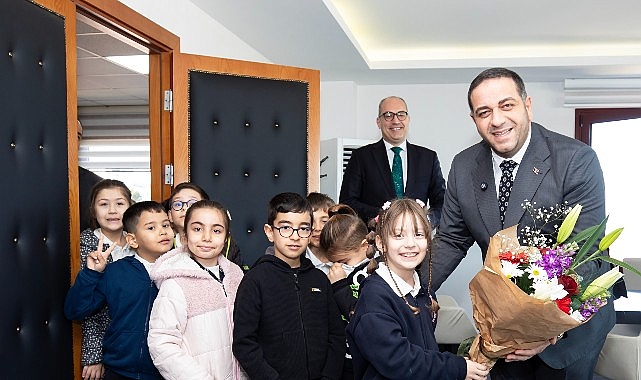 Narlıdere Belediye Başkanıyla Öğrencilerin Yerel Yönetim Ziyareti ve Merak Dolu Sorular