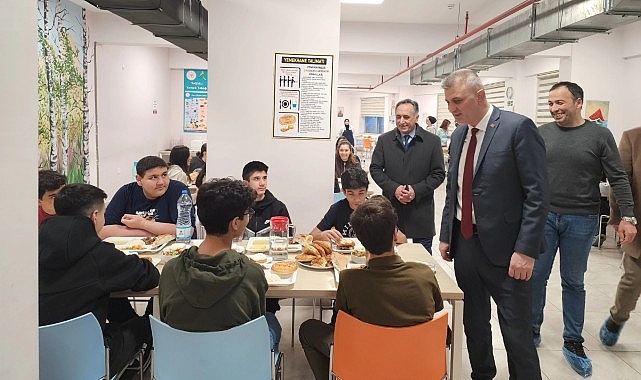 Ramazan Akşamlarında Gölcük’te Birlik ve Dayanışma: Başkan Sezer’in programa dolu dolu yolculuğu