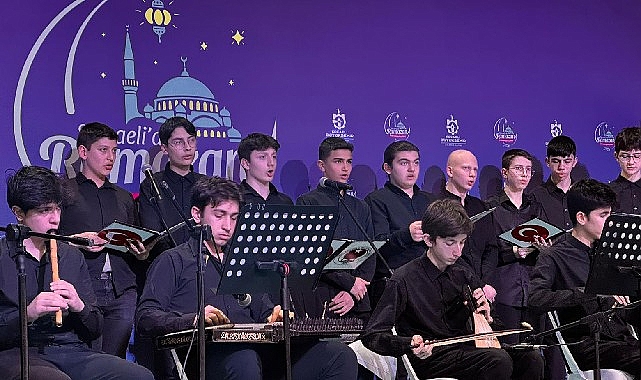Ramazan Çadırında İftar Sonrası Renkli Gösteriler ve Ezani Gelenekler