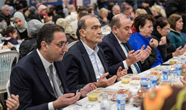 Ramazan İftarları 30 İlçede Devam Ediyor: Balçova ve Narlıdere’de Binlerce Vatandaş Oruç Açtı