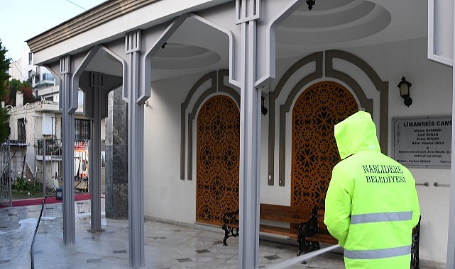 Ramazan Temizliği ve Cami Avluları İçin Şehrin Dayanışması: Narlıdere’de Kapsamlı Temizlik Seferberliği