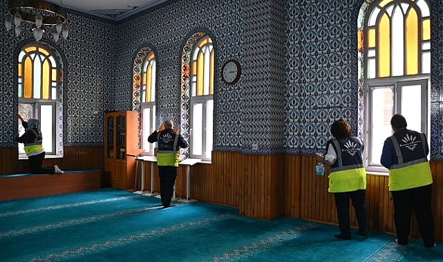 Ramazana Hazırlık: Karabağlar’da Camilerde Kapsamlı Temizlik Seferberliği