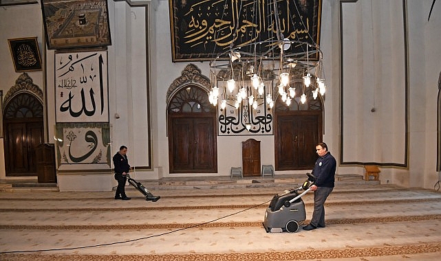 Teravih İçin Ulu Cami’de Temizlik ve Bakım Çalışmaları Yeniden Hayata Geçirildi