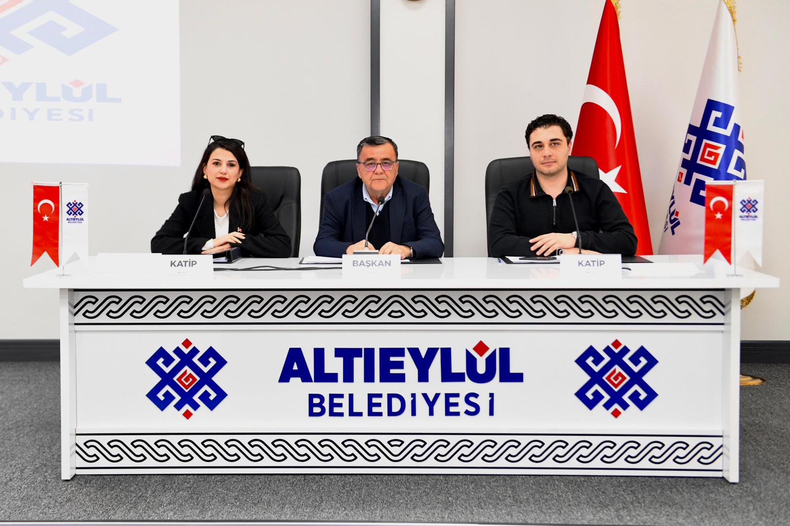 Altıeylül’de Hizmetin Gücü Siyasi Sınırları Aştı: Tarihi Oy Birliği!