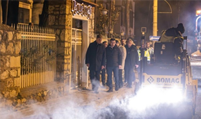 Bayraklı Sevgi Yolu ve Buca’daki Altyapı Çalışmaları Gecelik Mesaisinde İzmir için Gün Anlatıyor