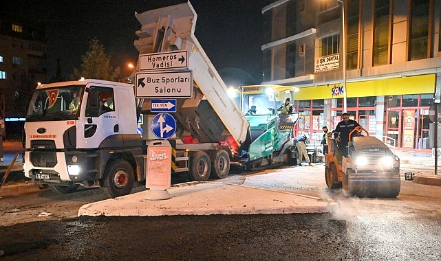 Bornova’da İZSU Altyapı Çalışmaları Sonrası Yol Yenileme ve Asfalt Çalışmaları Devam Ediyor