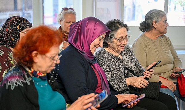 Çınarlarla Yapay Zeka Deneyimi: Teknolojiyle Öz Güvenin Artırılması