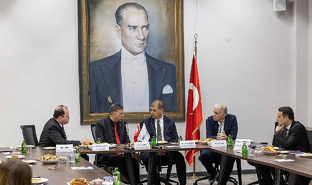 Dönüşüme Evde Başla Projesi İzmir’in Kapıdan Kapıya Atık Toplama Yolculuğu