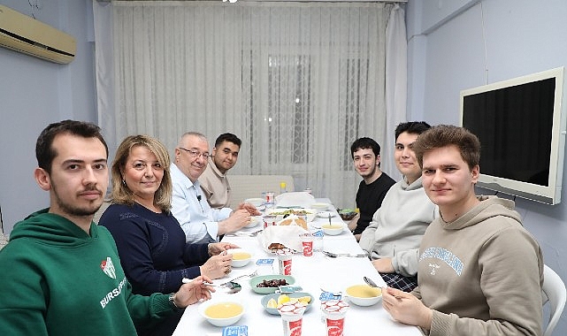 Edremit Belediye Başkanı Mehmet Ertaş’tan Üniversite Öğrencilerine Samimi İftar Sohbeti ve Destek Mesajı