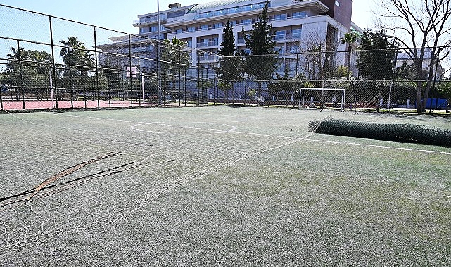 Göynük’te Halı Saha Yenileme Çalışmaları Başladı: Zeminden direğe Kadar Yenileniyor