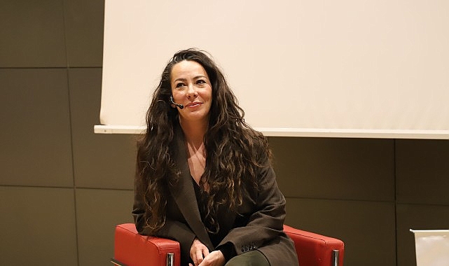 Kadınların Kendini Seçme Yolculuğu: Zeynep Özyağcılar ile Özel Söyleşi