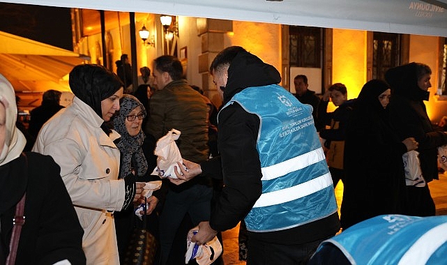 Kadir Gecesi’nde Kandil Sinti Coşkusu: Şehrin Dört Bir Yanında Ramazan Paylaşımı