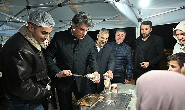 Kadir Gecesi’nin Manevi Coşkusu: Kartepe’de Özel Programla Yoğun İlgi