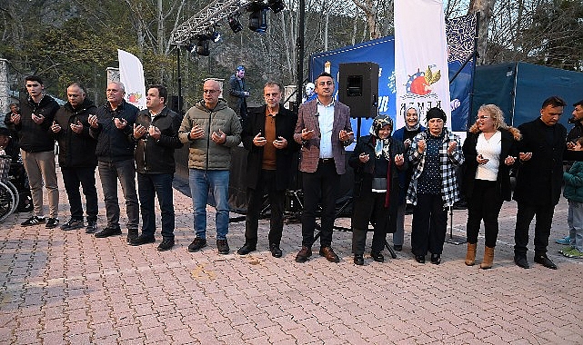 Kemer’de İftar Programı Beldibi Pazaryeri’nde Düzenlendi ve Semazen Gösterisiyle Sonuçlandı