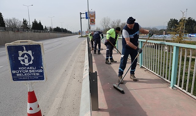 Kocaeli’de Ramazan Öncesi Temizlik Seferberliği: Ana Yollar ve Refüjler Gönüllü Ellerde Yeniden Gölgelendi