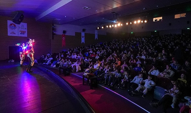 Maltepeli Çocuklar İçin Ara Tatilde Unutulmaz Anlar: Lazer Gösterisi ve Uzay Macerası