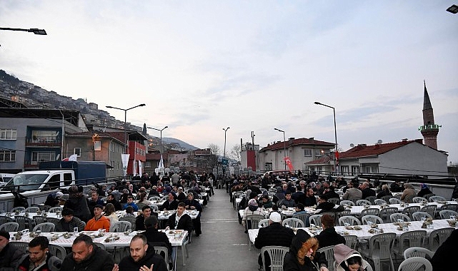 Ramazan Gönül Sofralarında Osmangazi: Mahalle İftarları ve Meydan’daki Orta Oyunu