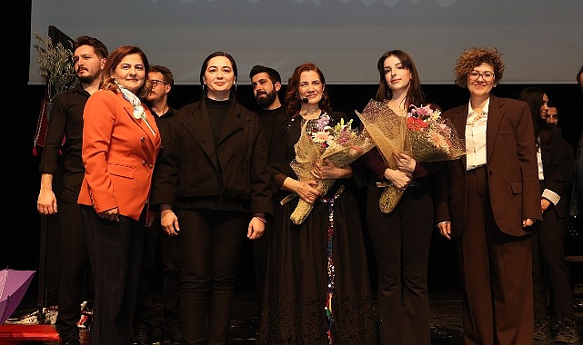 Yağmur Kadınlar: Nilüfer’de Özel Kadın İzleyici İçin Sahnede Dönüştüren Anlar
