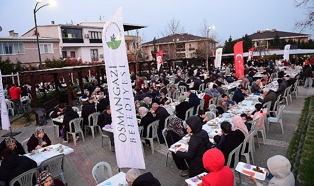 Yenibağlar’da Büyük İftar Sofrası: Bin 200 Vatandaş Ramazan Bereketini Paylaştı