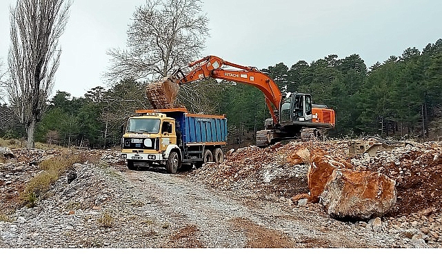 Alanya ve Çevresinde Yol Güvenliği için Yoğun Çalışma: Yağış ve Heyelana Karşı Onarım Faaliyetleri