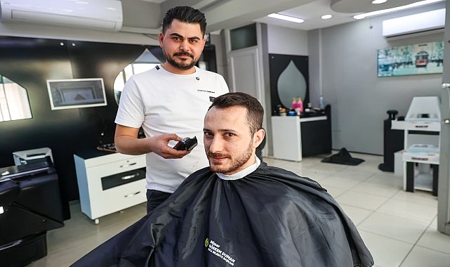 Berber Esnafına Destek: Hijyenik Önlük Dağıtımıyla Bayrama Hazırlık