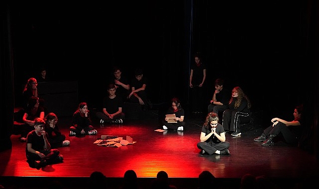 Çanakkale’ye Mektuplar: Minik Oyuncuların Duygusal Savaşı