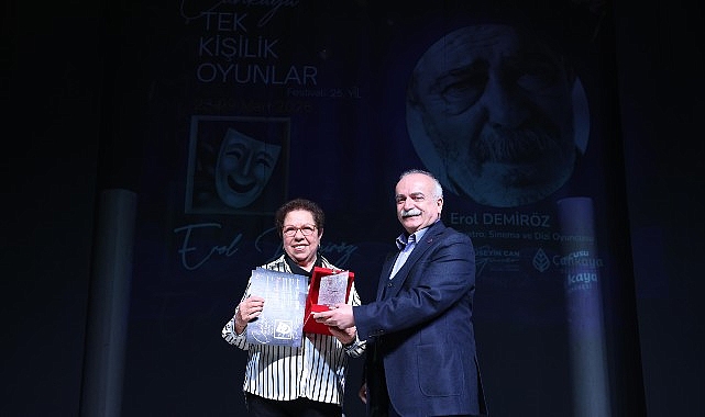 Çankaya Belediyesi Tek Kişilik Oyunlar Festivali: 25. Yıl Kutlaması ve Onur Ödülü Erol Demiröz