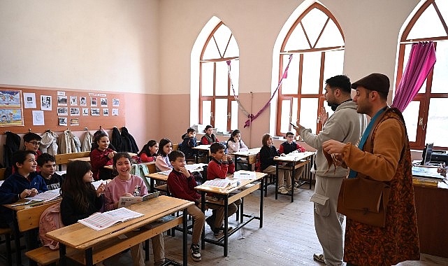 Çat Kapı Sınıf Tiyatrosu ile Öğrencilerde Tasarruf ve Teknoloji Bilinci