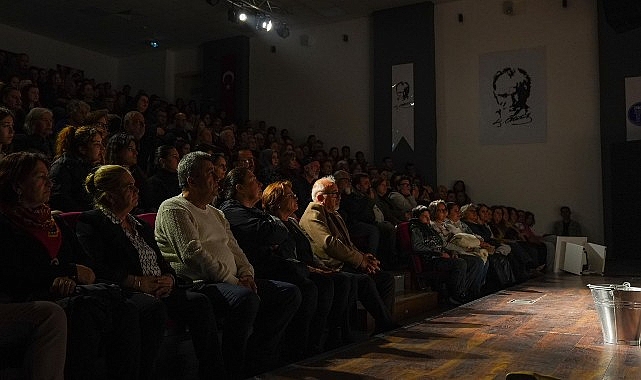 Didim’de Nazan Kesal’lı Yaralarım Aşktandır: Şairiyle Sahnede Buluşma