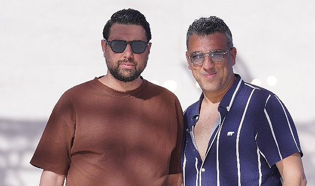 Duman Kardeşlerin Moda Sahnesindeki Evrensel Vizyonu: Sahne ve Sanatın Bütünleştiği Anlar